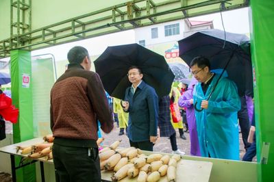 祁陽(yáng)市首屆油菜花節(jié)暨農(nóng)副產(chǎn)品交易會(huì)開(kāi)幕