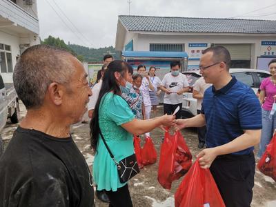 民盟大英縣總支開展“健康扶貧、助農(nóng)增收”活動(dòng)